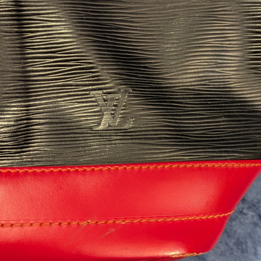 LOUIS VUITTON GM Epi Noe Shoulder / Bucket Bag With COA - Picture 8 of 14